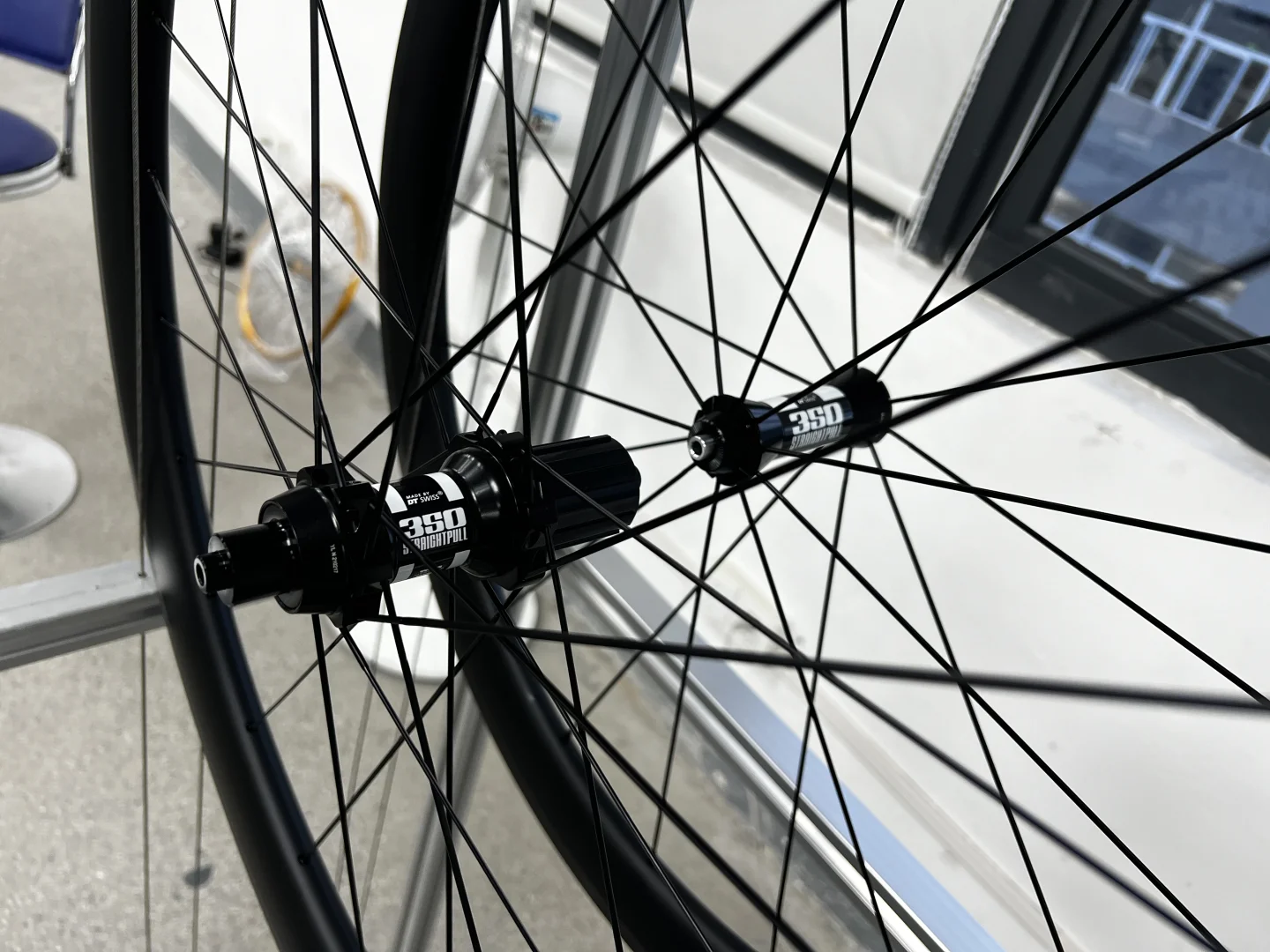 给朋友找了对老款圈刹的圈编了对轮