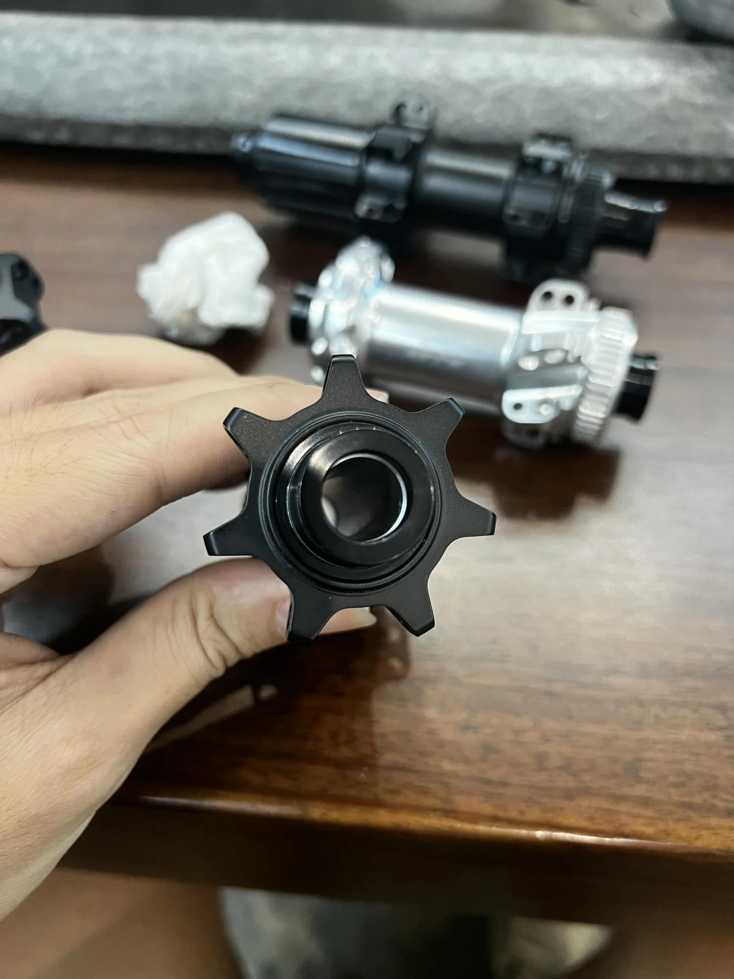 你看出来这个花鼓的问题了吗？应该看得出吧