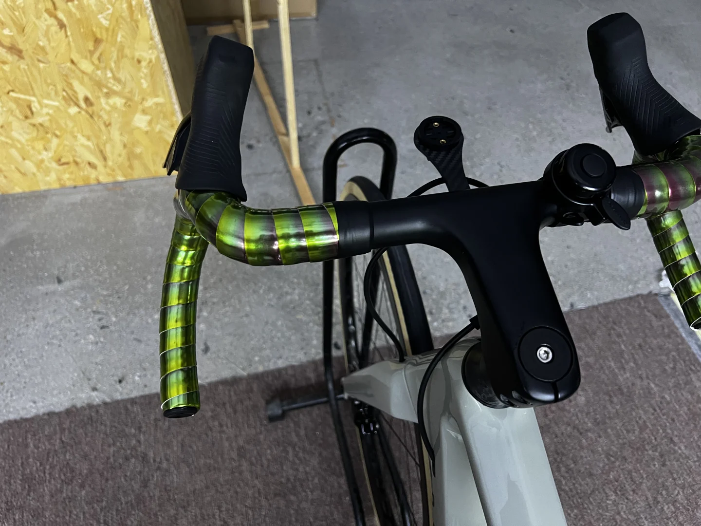 给瓜车换个很特别颜色的把带