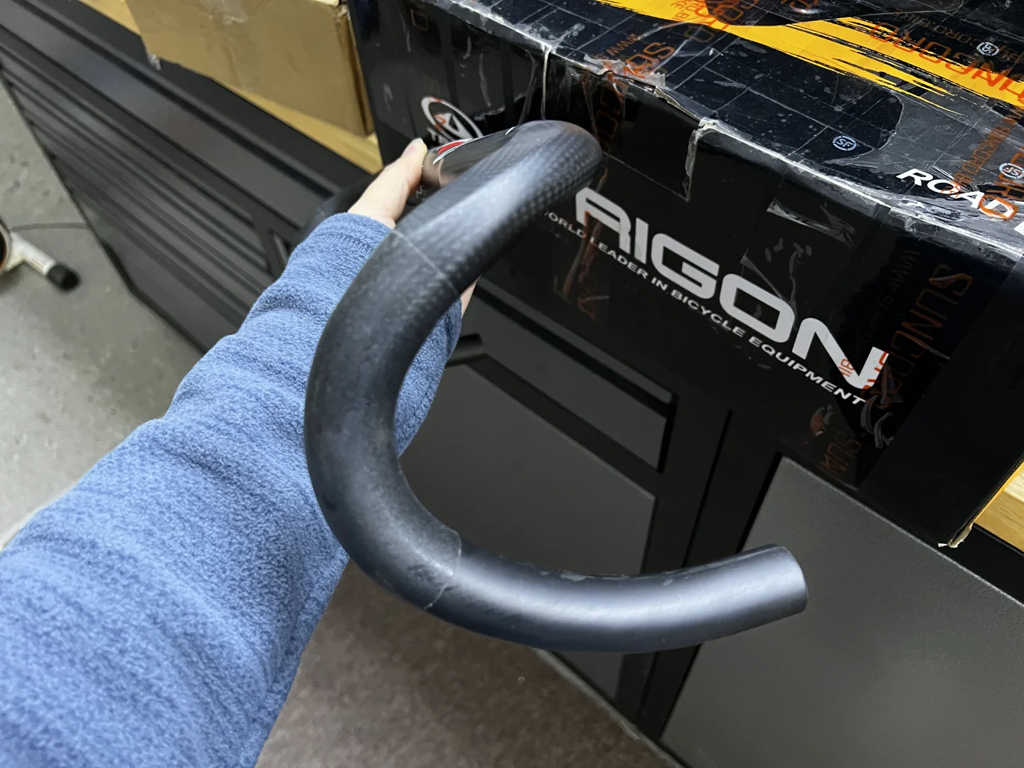 一根造型十分古早的车把