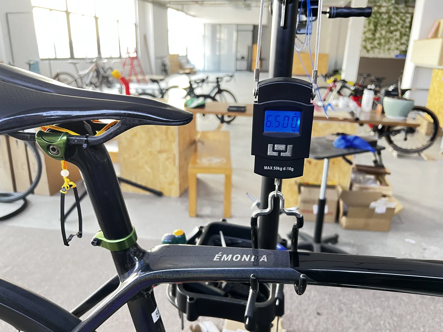 换了对开发中的轮组 重量降至6.5