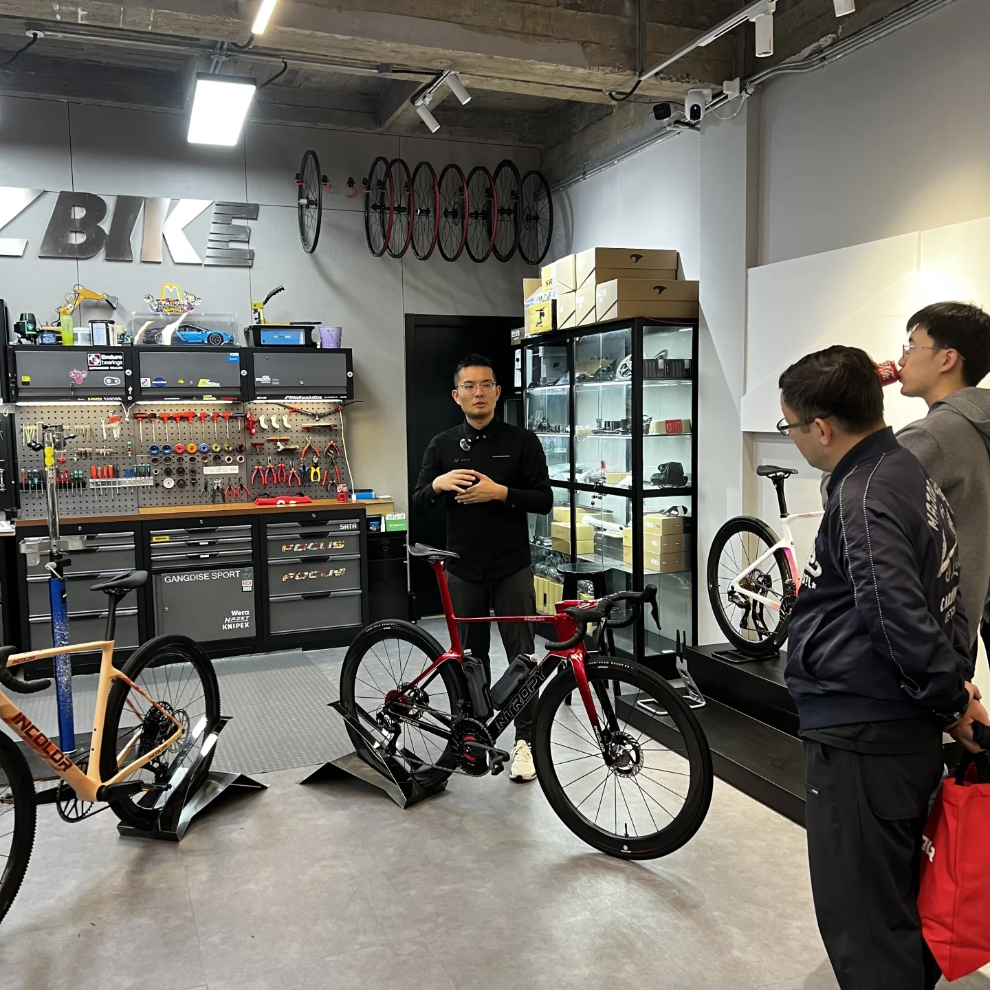在tzbike 听P夭夭讲车架