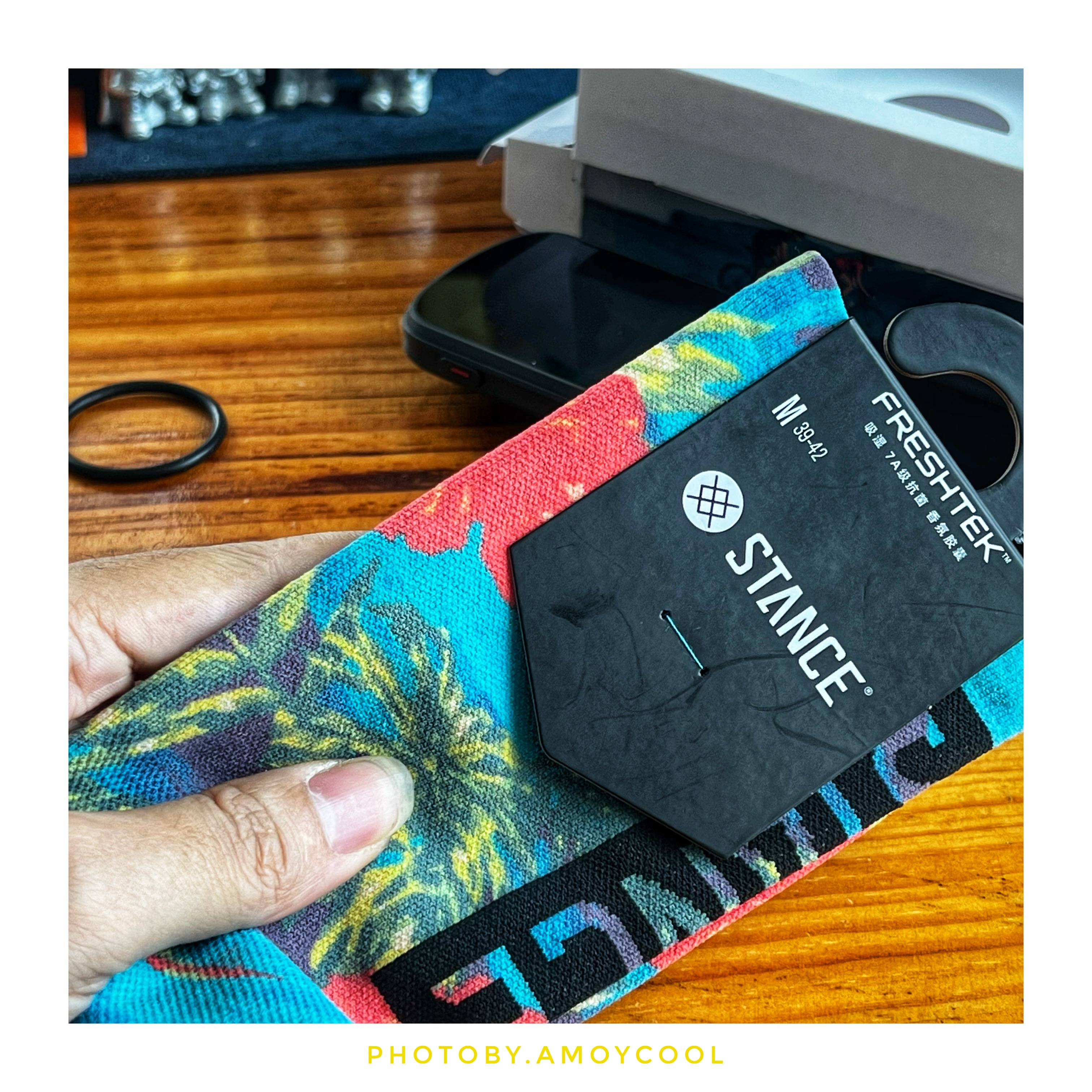 朋友送了双袜子 听说最近很火