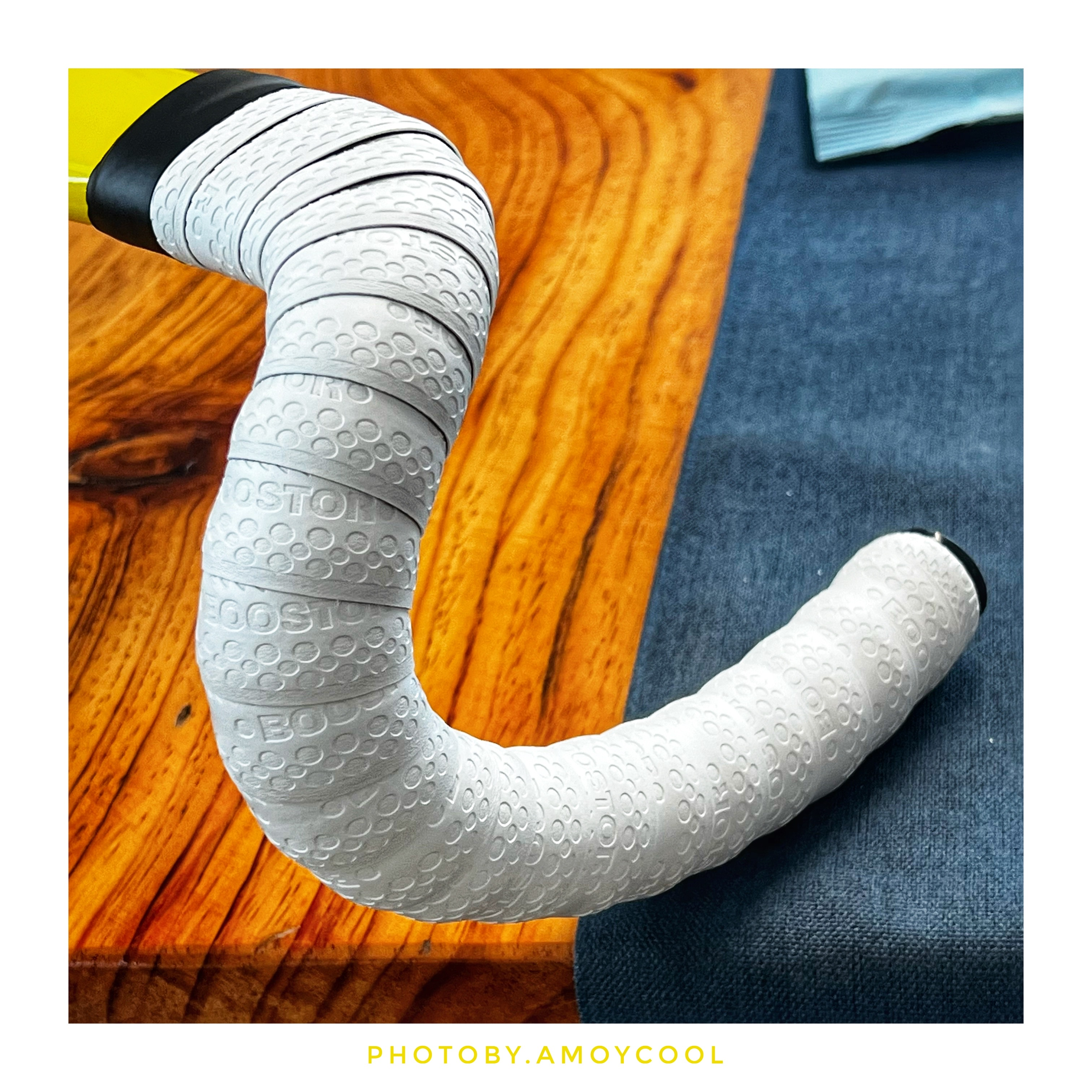 白色容易惨白 试着加点磨砂质感漫散射